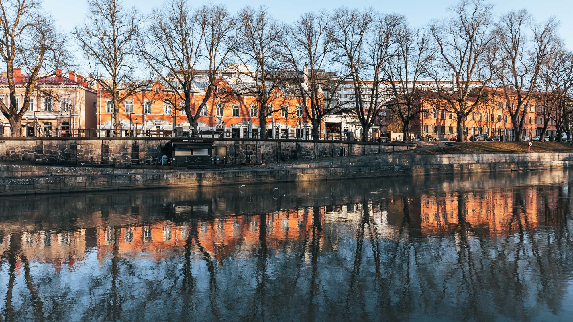 Turun jokiranta, jossa toimistomme sijaitsee